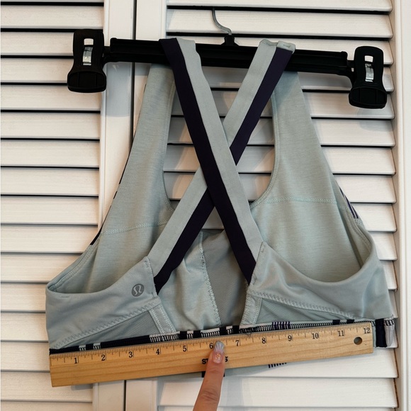 Women's Lululemon Blue Striped Rub Your Stuff Bra Size 6 - Picture 5 of 5